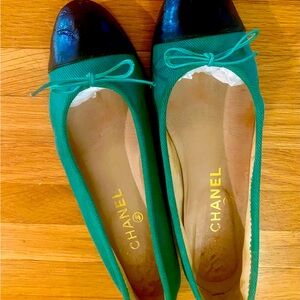 Vintage green Chanel ballet flats or ballet pumps. Vintage size 39.5.